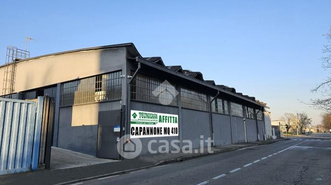 Capannone in commerciale in Via Monte Grappa 19