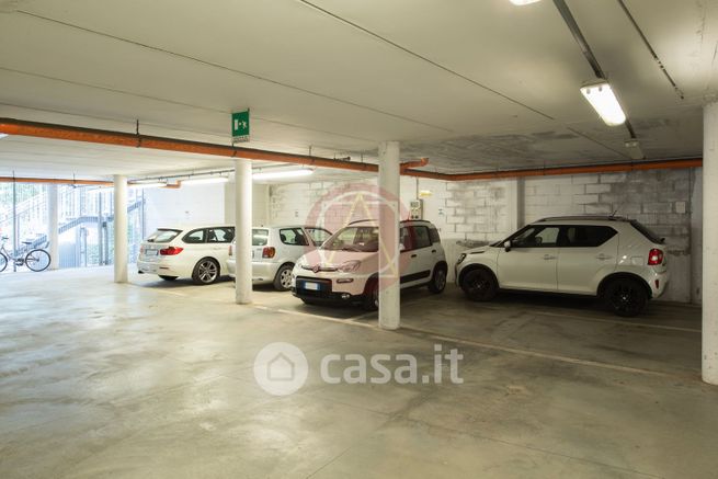 Garage/posto auto in residenziale in Via Alfonso Torreggiani 4