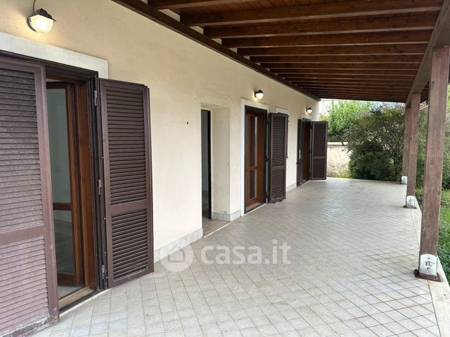 Casa bi/trifamiliare in residenziale in Via Ticino 83