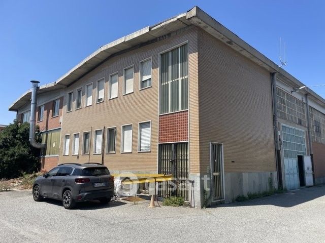 Capannone in commerciale in 