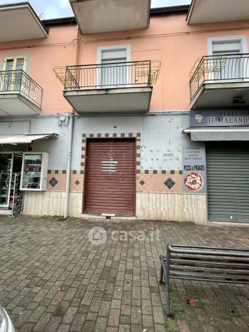 Negozio/locale commerciale in commerciale in Via Paolo Baratta 171