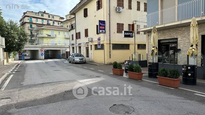 Attivitã /licenza (con o senza mura) in commerciale in Via Gabriele Voltattorni 114