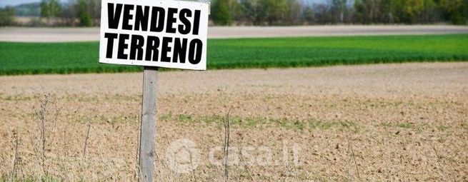 Terreno agricolo in commerciale in 