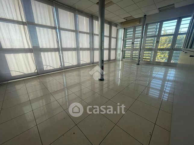 Ufficio in commerciale in 
