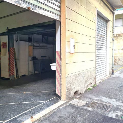 Box/posto auto in residenziale in Via Walter Fillak 166