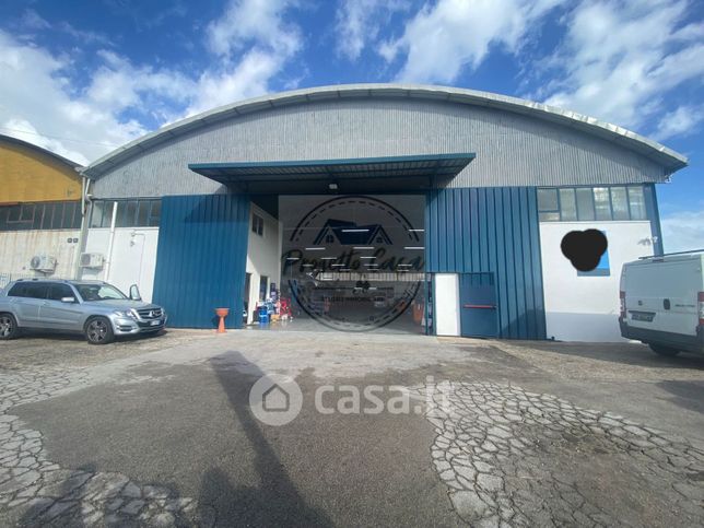 Capannone in commerciale in Via Corrado Cagli