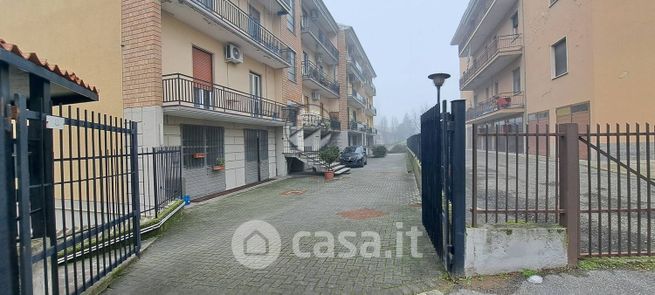 Capannone in commerciale in Via Grossi 8