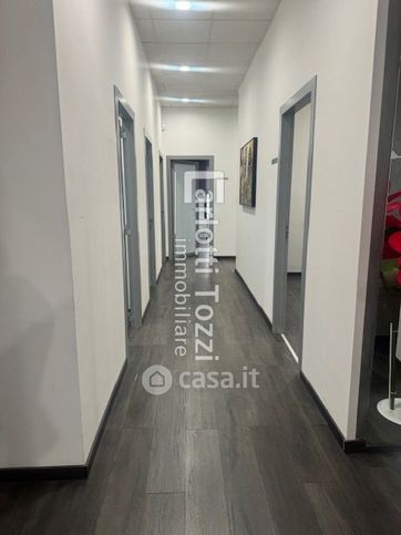 Ufficio in commerciale in Via Guglielmo Oberdan