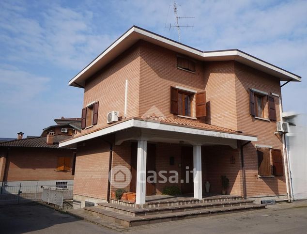 Casa indipendente in residenziale in 