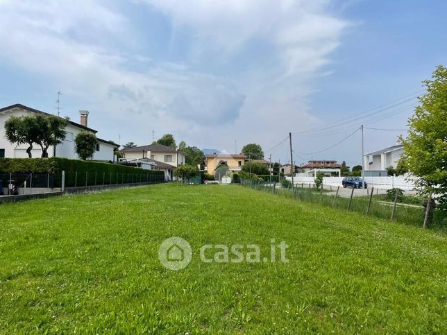 Terreno edificabile in residenziale in Via Bartolomeo Montagna