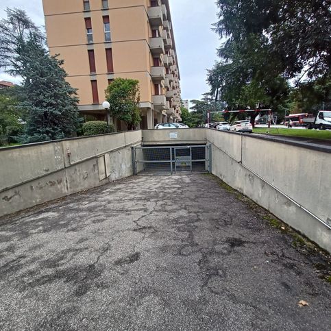 Box/posto auto in residenziale in Viale Felsina
