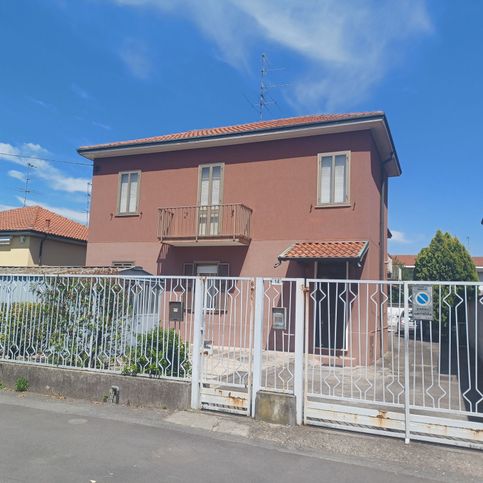 Casa indipendente in residenziale in Via Don Gilardi 14