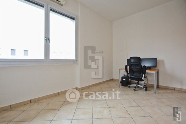 Ufficio in commerciale in Via Francesco Petrarca 25