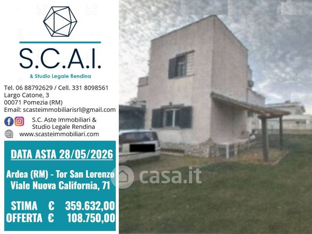 Casa bi/trifamiliare in residenziale in Viale Nuova California 71