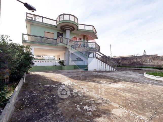 Villa in residenziale in Traversa Litoranea Per Cozze