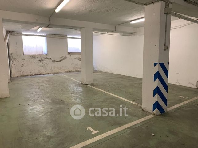 Box/posto auto in residenziale in Via tiepolo