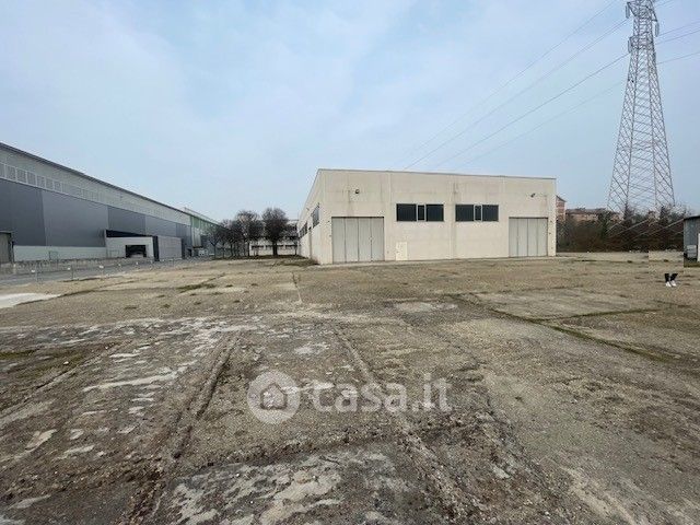 Capannone in commerciale in Via Plava 74