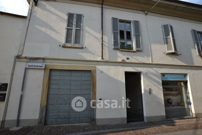 Ufficio in commerciale in Via Sant'Ambrogio 1