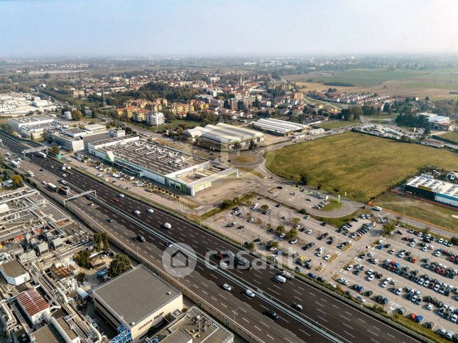 Capannone in commerciale in Via Agrate
