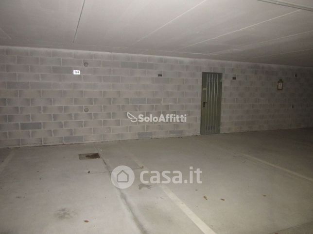 Garage/posto auto in residenziale in Via Potente 12