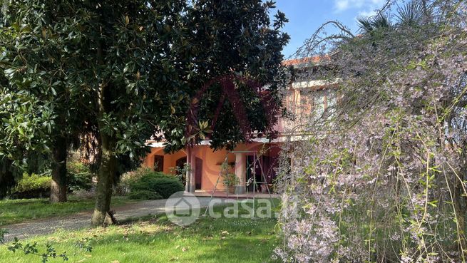 Casa indipendente in residenziale in Via Passo Gardena 11