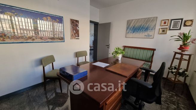 Capannone in commerciale in Via Capitano Guido Negri
