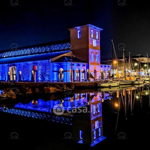 Attivitã /licenza (con o senza mura) in commerciale in Viale Due Giugno 56