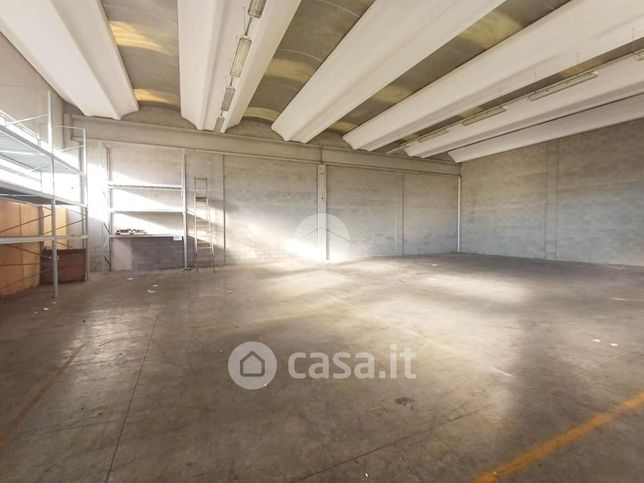 Capannone in commerciale in Via Redipuglia