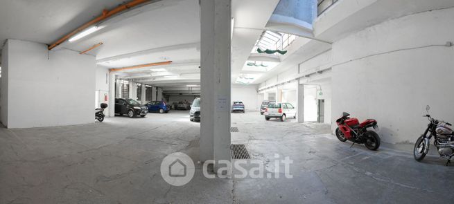 Garage/posto auto in residenziale in Via Filippo Turati 96