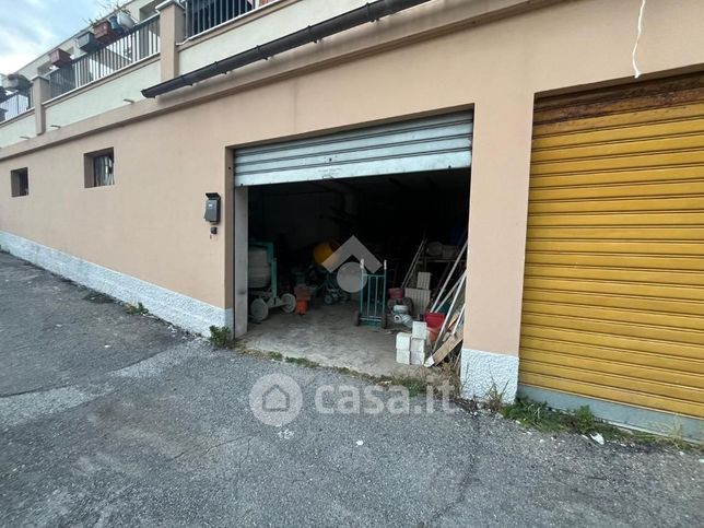 Capannone in commerciale in Via lo Scoglio