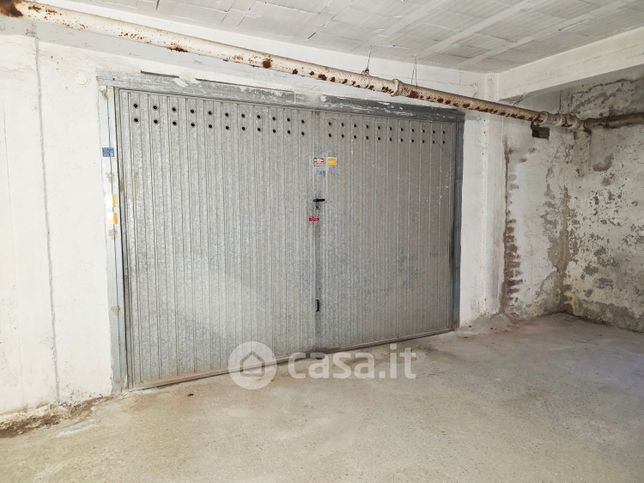 Box/posto auto in residenziale in Via la Spezia 19