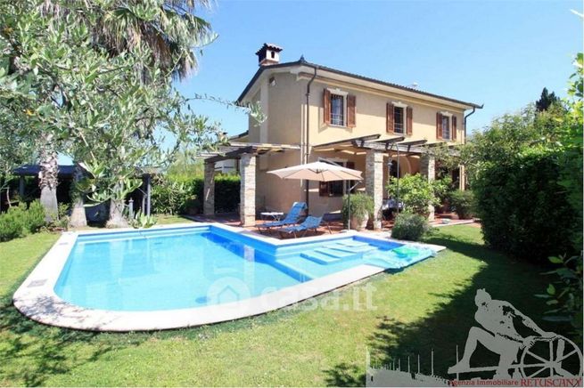 Villa in residenziale in 
