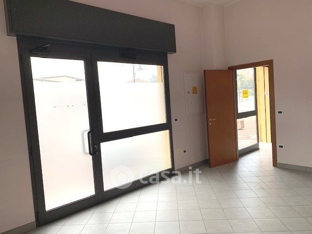 Ufficio in commerciale in Via Roma