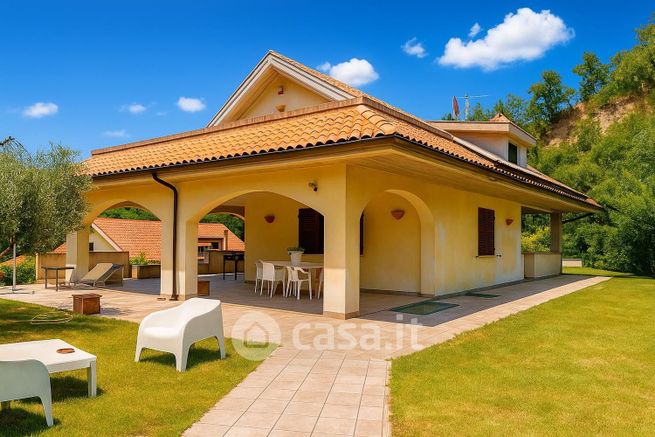 Villa in residenziale in Via Monterocco