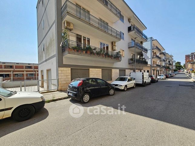 Negozio/locale commerciale in commerciale in Via Vincenzo Petruzzi 89
