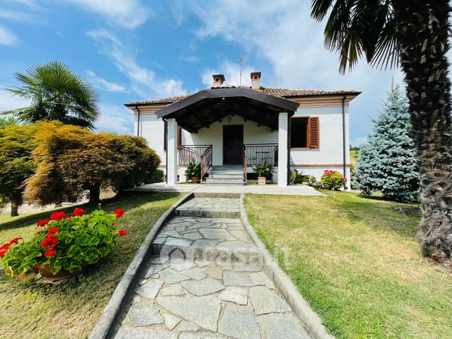 Casa indipendente in residenziale in Strada Vecchia di Calamandrana 8