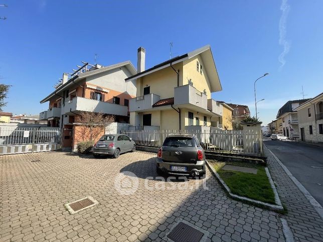 Garage/posto auto in residenziale in Via Trieste