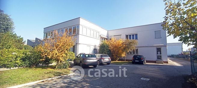 Capannone in commerciale in Via G. Matteotti 21