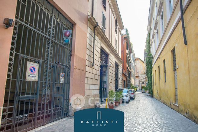 Box/posto auto in residenziale in Via di San Giacomo