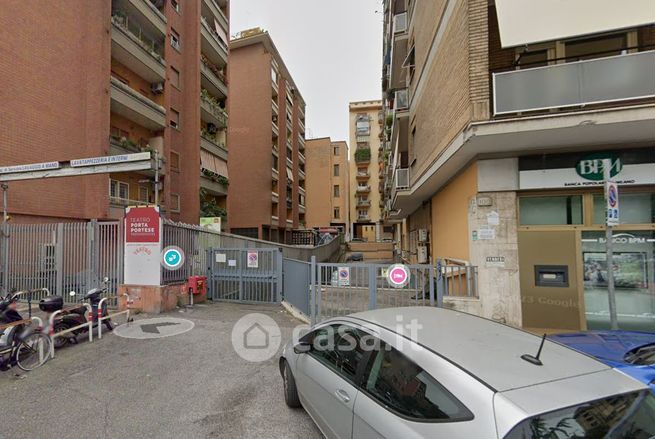 Box/posto auto in residenziale in Via Cesare Pascarella