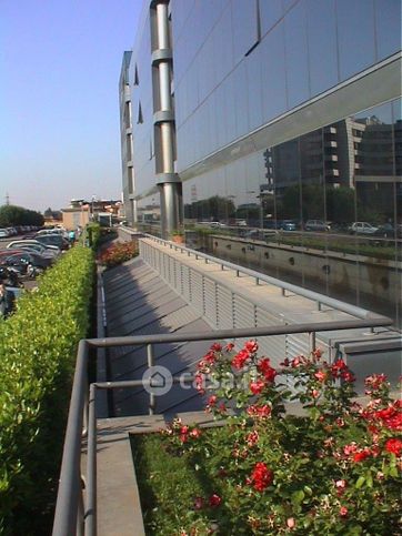 Ufficio in commerciale in Via Francesco Antolisei 6