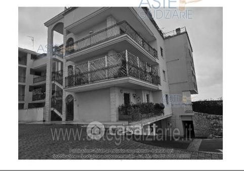 Box/posto auto in residenziale in Via Spirito Santo 9