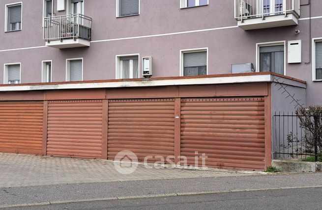 Box/posto auto in residenziale in Via Pasubio 1 A