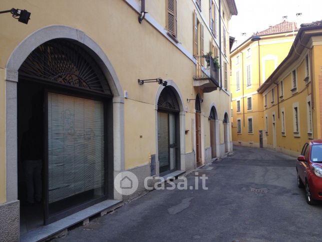 Negozio/locale commerciale in commerciale in ANTICO RODANO 17