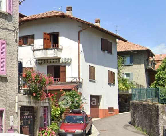 Villa in residenziale in Via Peri 6