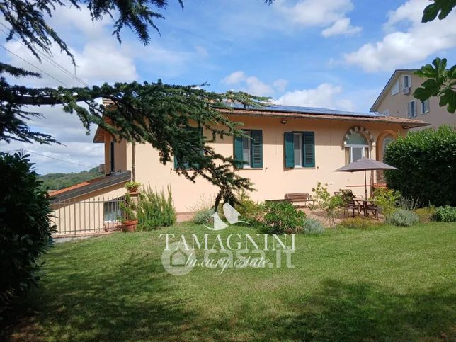 Villa in residenziale in 