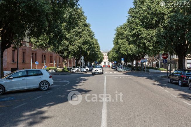 Negozio/locale commerciale in commerciale in Corso della Vittoria 33