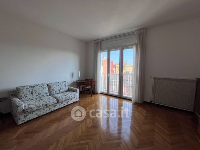 Appartamento in residenziale in Via Giovanni Cadolini 4