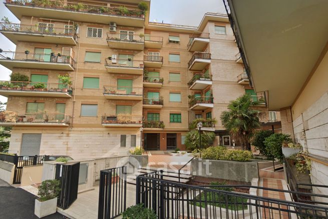 Box/posto auto in residenziale in Vicolo Silvestri 93