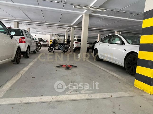 Box/posto auto in residenziale in Strada dell Argentiera 33